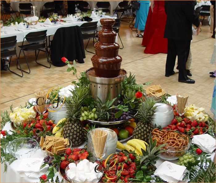 Nice inspiration photo for setting up a great chocolate fountain ...